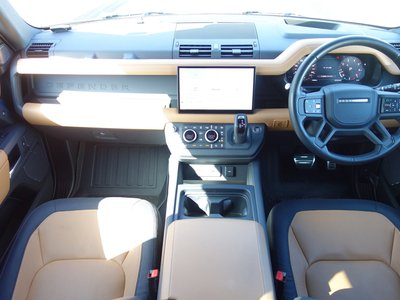 LAND ROVER DEFENDER - 4