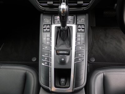 2019 Porsche MACAN photo 6