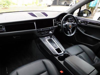2019 Porsche MACAN photo 3