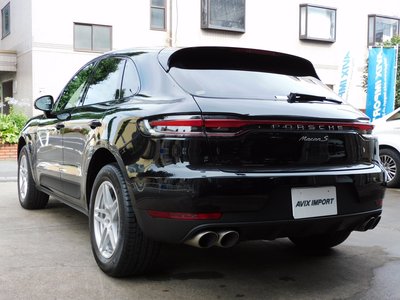 2019 Porsche MACAN photo 2
