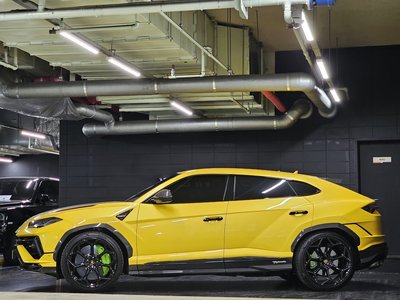 LAMBORGHINI URUS - 2