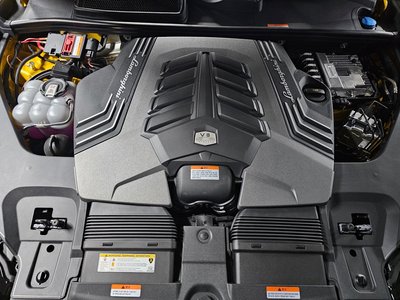 LAMBORGHINI URUS - 8