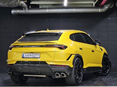 LAMBORGHINI URUS - 3