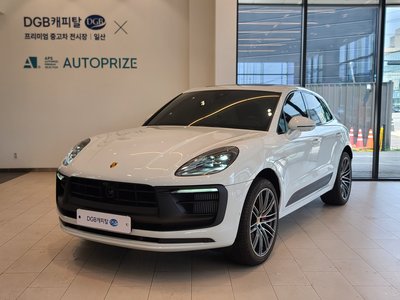 PORSCHE MACAN - 1