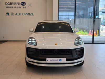 PORSCHE MACAN - 2