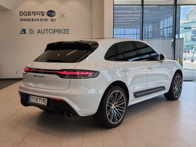 PORSCHE MACAN - 5