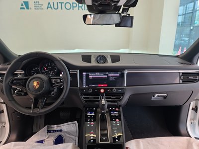 PORSCHE MACAN - 7