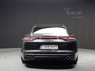 PORSCHE PANAMERA - 3