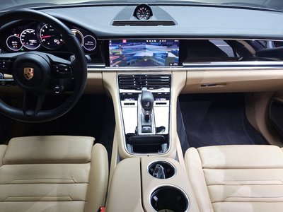 PORSCHE PANAMERA - 5