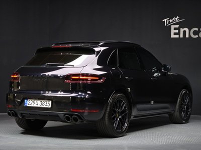 PORSCHE MACAN - 3
