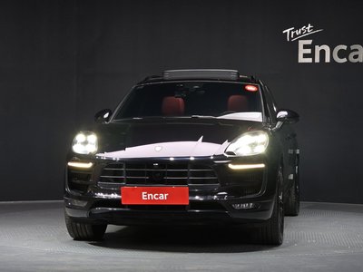 PORSCHE MACAN - 2