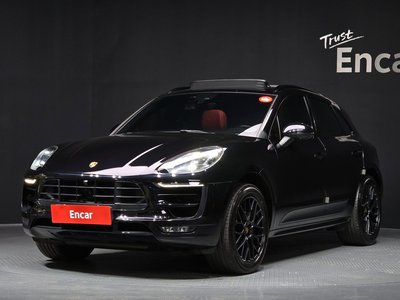 PORSCHE MACAN - 1