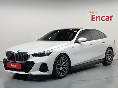 صورة 1 لـ 2024 BMW I5