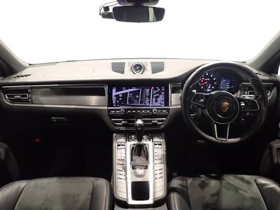 PORSCHE MACAN - 10