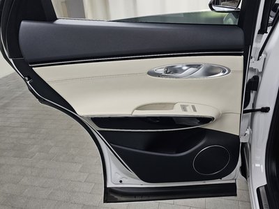 2023 Genesis GV70 thumbnail 15