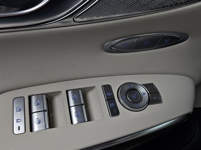 2023 Genesis GV70 thumbnail 27