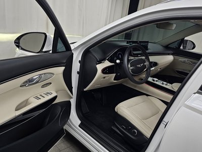 2023 Genesis GV70 thumbnail 13