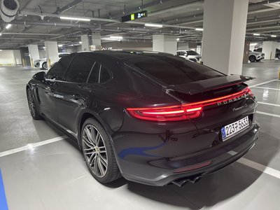 PORSCHE PANAMERA - 4