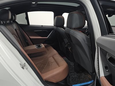 2025 BMW 5 SERIES — миниатюра 16