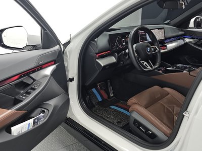 2025 BMW 5 SERIES — миниатюра 17