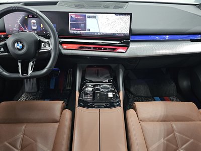 2025 BMW 5 SERIES — фото 5