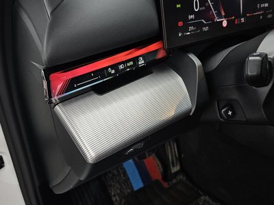 2025 BMW 5 SERIES — миниатюра 27