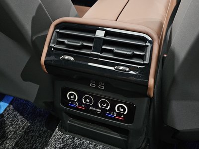 2025 BMW 5 SERIES — миниатюра 28