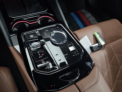 2025 BMW 5 SERIES — миниатюра 12