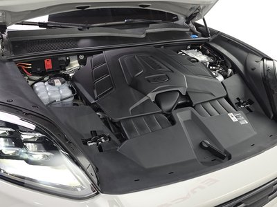 صورة 7 لـ 2025 Porsche CAYENNE