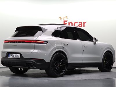 صورة 3 لـ 2025 Porsche CAYENNE