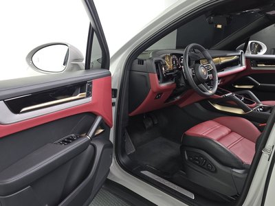 صورة 10 لـ 2025 Porsche CAYENNE
