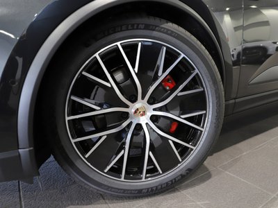 PORSCHE MACAN - 4