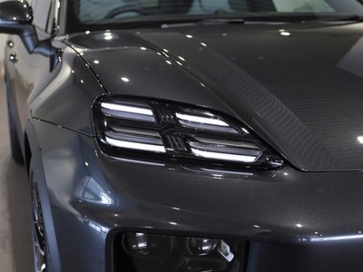 PORSCHE MACAN - 3