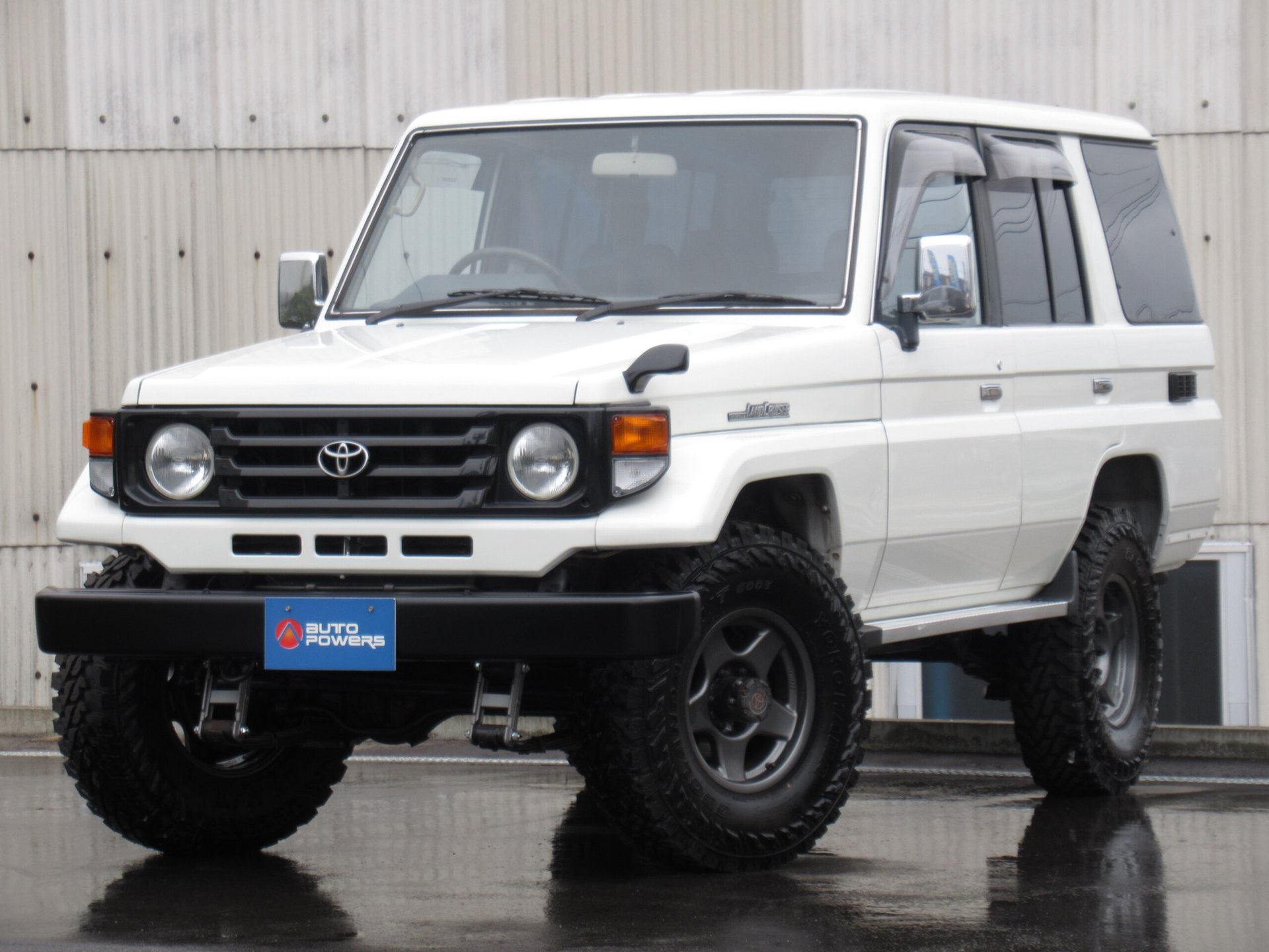 TOYOTA LAND CRUISER 70 - View 1