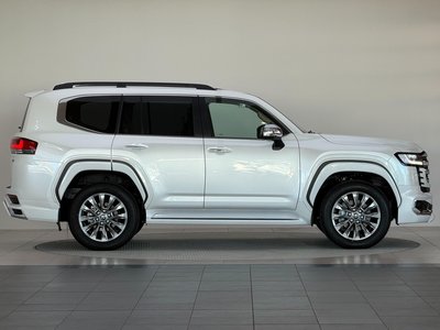 TOYOTA LAND CRUISER 300 - 8