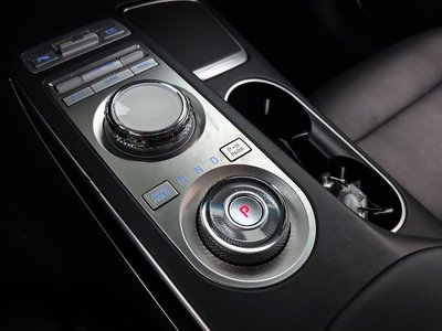 صورة 9 لـ 2022 Genesis GV70