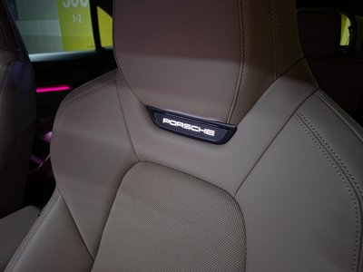 PORSCHE MACAN - 10