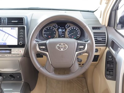 TOYOTA LAND CRUISER PRADO - 8
