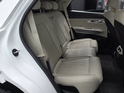 2021 Genesis GV70 — миниатюра 11