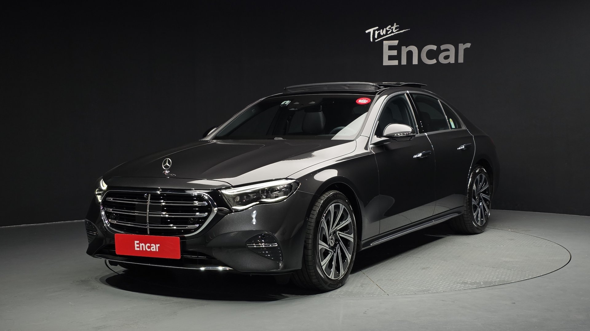 MERCEDES-BENZ E-CLASS - View 1