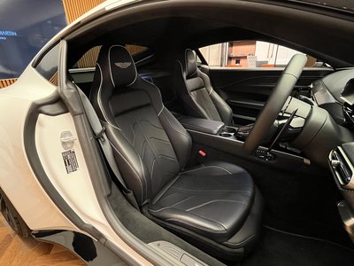 ASTON MARTIN VANTAGE - 8