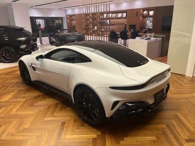 ASTON MARTIN VANTAGE - 7
