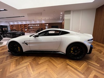 ASTON MARTIN VANTAGE - 4