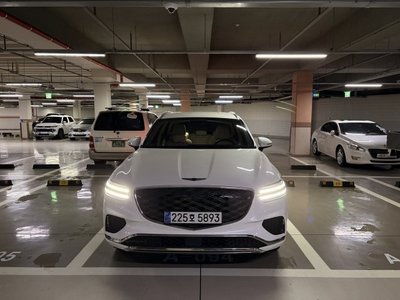 2025 Genesis GV70 photo 1