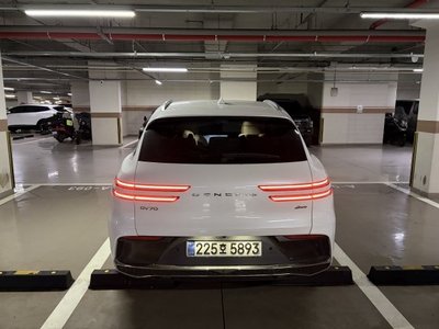 2025 Genesis GV70 photo 3