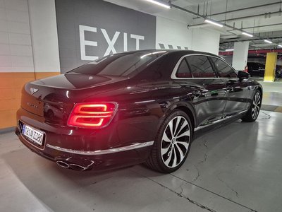 2023 Bentley FLYING SPUR photo 6