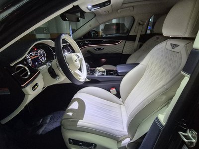 2023 Bentley FLYING SPUR photo 9