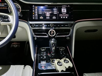 2023 Bentley FLYING SPUR photo 8