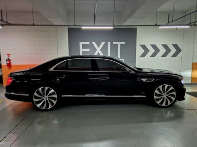 2023 Bentley FLYING SPUR photo 2