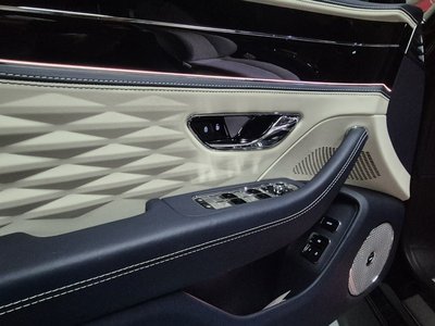 2023 Bentley FLYING SPUR photo 10